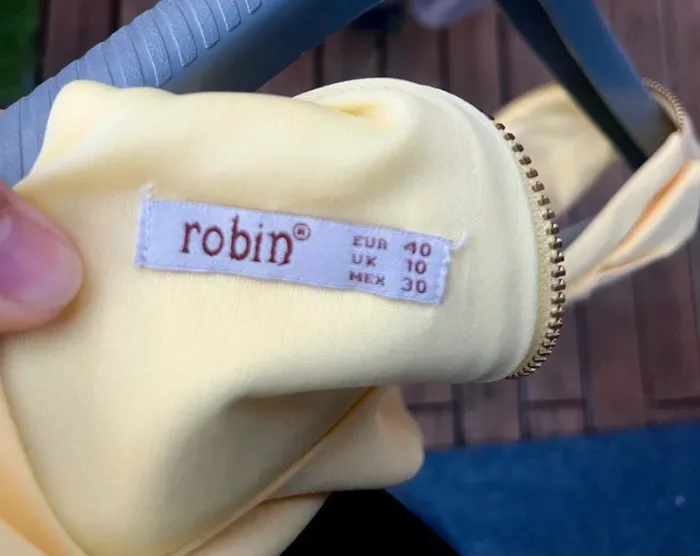 Robe jaune - photo numéro 4