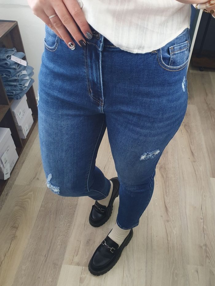 Jean mom Nancy effet déchiré Taille 34 - photo numéro 2