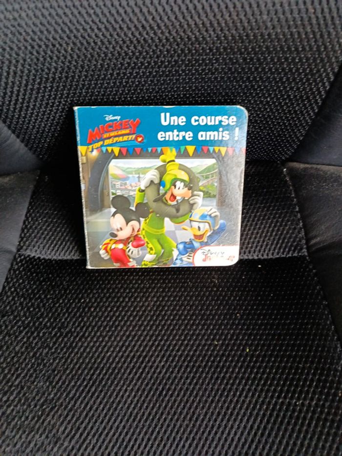 Livre mickey une course entre amis