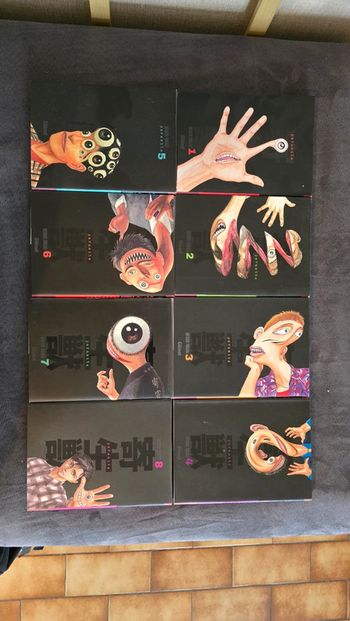 Lot manga parasite