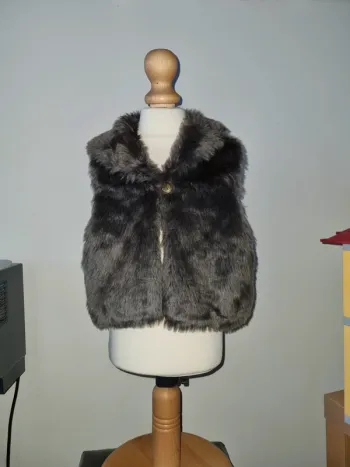 Gilet en fausse fourrure sans manches 4 ans Gémo