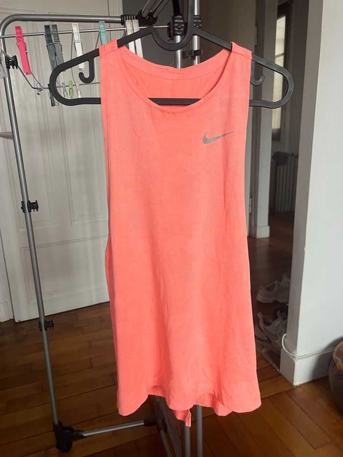 Haut de sport Nike taille XS couleur corail - photo numéro 4