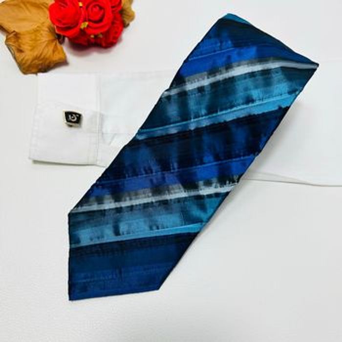 Cravate à rayure plissée - bleu marine noir satinée - 10 cm - très bon état - photo numéro 9