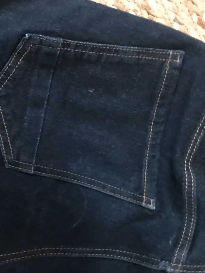 2 jeans et 3 tee-shirts - photo numéro 5