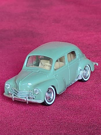 Voiture miniature Renault 4CV vert d'eau 