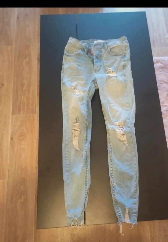Jeans a trou bleu clair