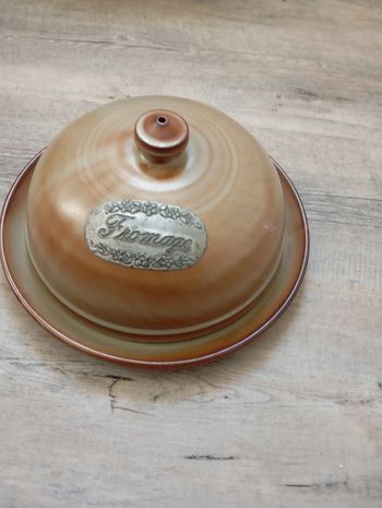Plateau à fromage avec sa cloche