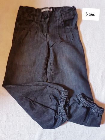 Pantalon vynil fraise 6 ans