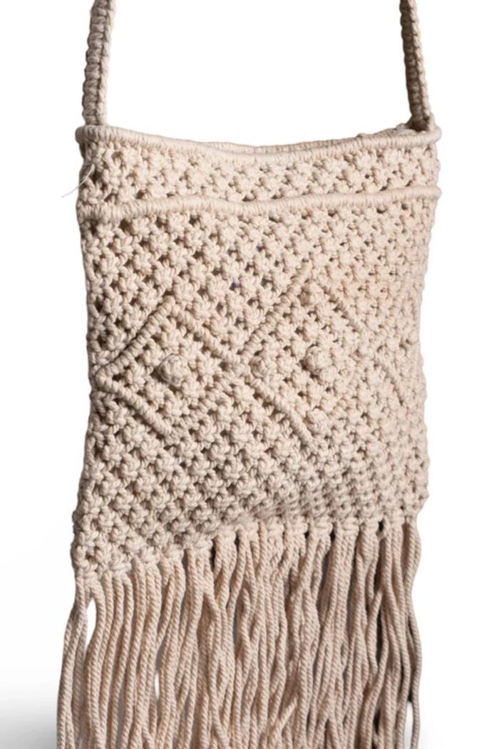 Sac bandoulière beige en macramé et franges • macramé crossbody bag with fringes - photo numéro 3