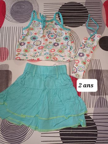 Tenue ensemble jupe taille 2 ans