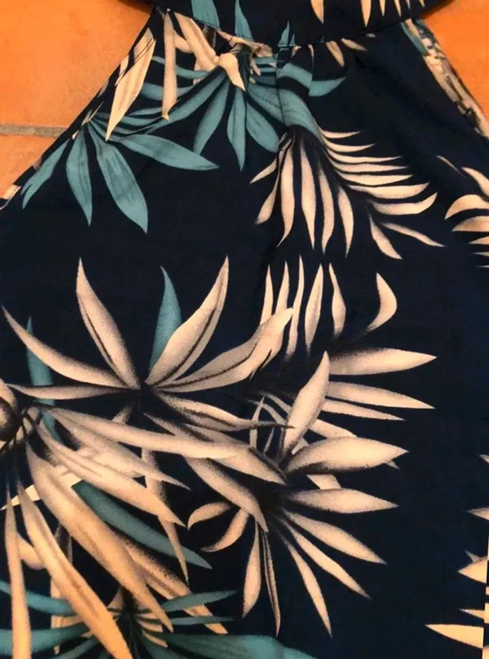Jolie robe ras du cou neuve XL - photo numéro 2