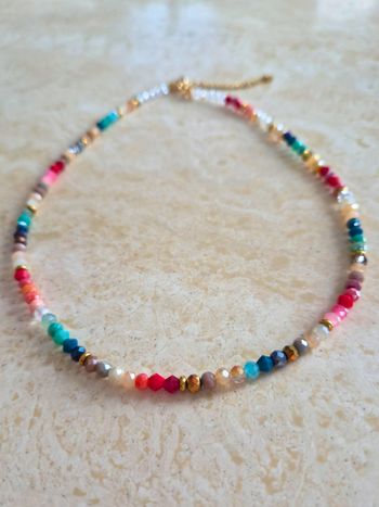 Collier doré petites perles multicolores