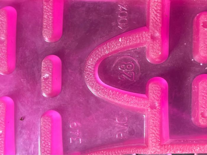 Sandales en plastique taille 28 - photo numéro 4
