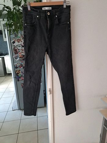 Jean troué extensible zara T38