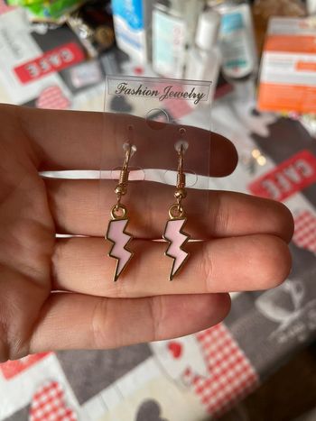 Boucles d’oreilles éclairs roses