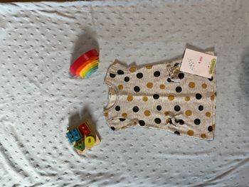 robe manches courtes gris pois dorés et noir 4 ans orchestra