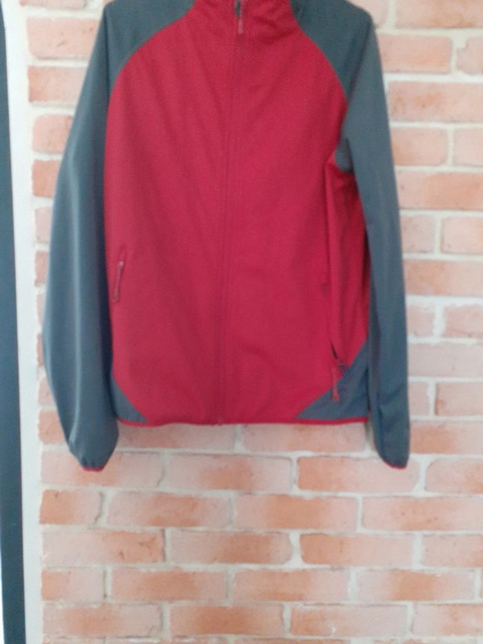 Veste de sport rouge et grise - T. M - photo numéro 2