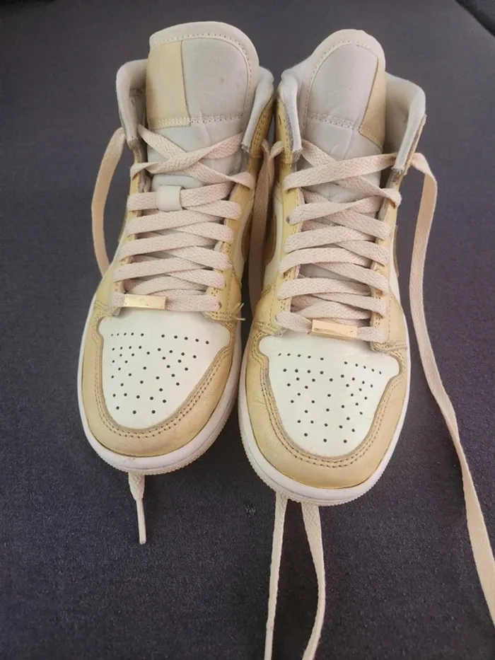 Baskets Nike Jordan taille 35.5