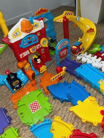 Lot maxi caserne de pompier + circuit + voitures tut tut bolide vtech