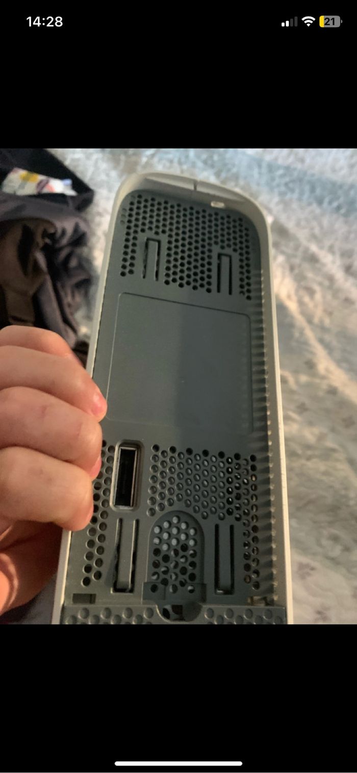 Xbox 360 fonctionne parfaitement avec c’est câble - photo numéro 6