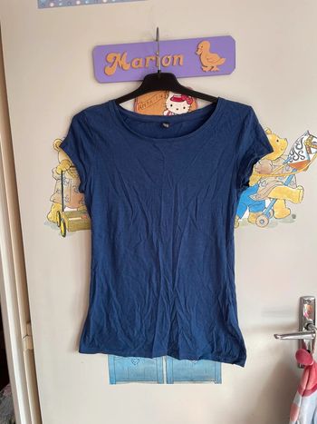 Tee shirt bleu à manches courtes, taille S, marque Pimkie.