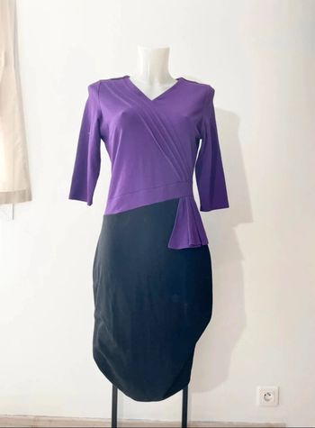 Robe noire et violette