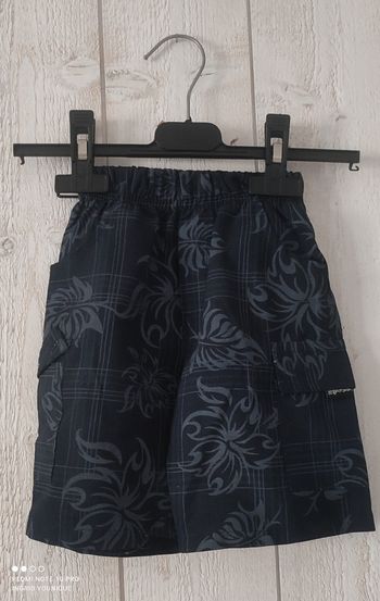 Short gris et noir taille 2 ans
