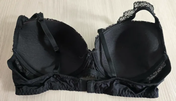 Soutien gorge rouge et noir dentelle - photo numéro 3