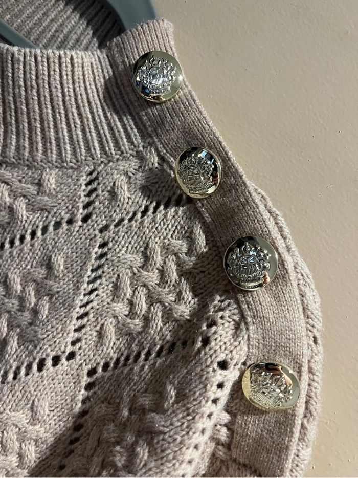 👚 Pull ajouré Beige avec boutons dorés - photo numéro 2