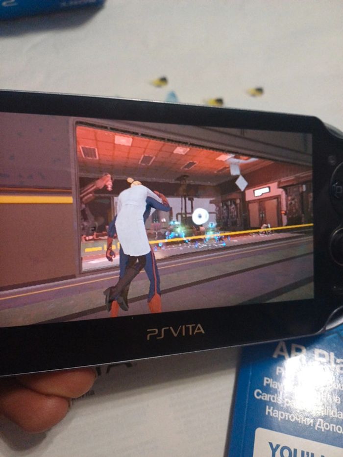 PS Vita Wi-Fi PCH-1004 en boite - photo numéro 17