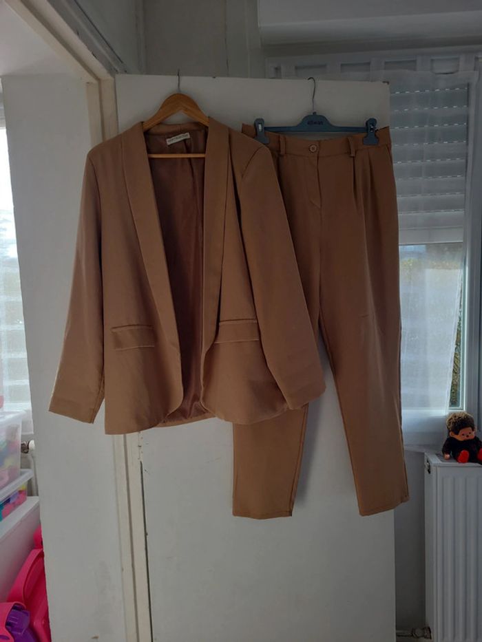 Tailleur neuf