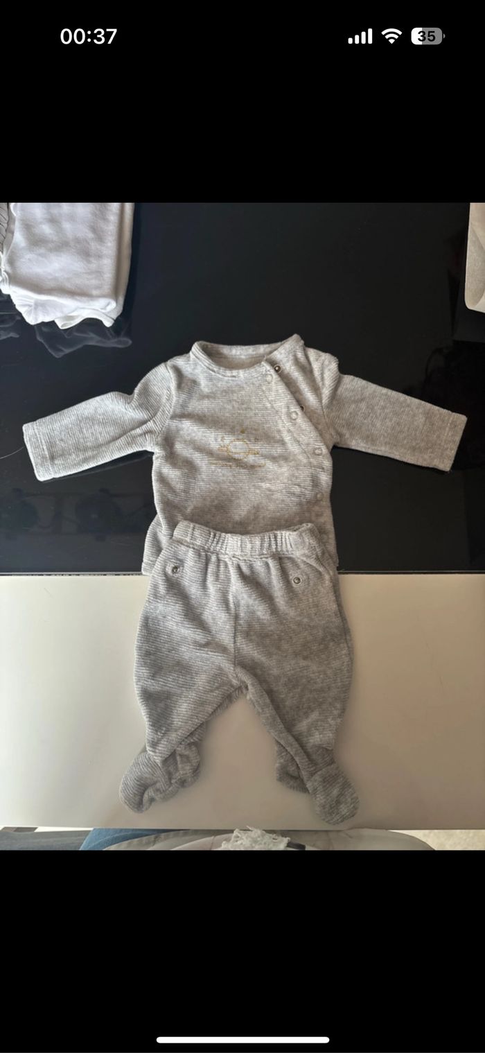 Petit ensemble gris