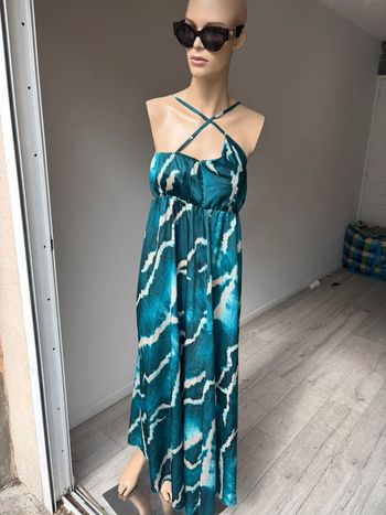Robe longue d’été sans manches profil Paris
