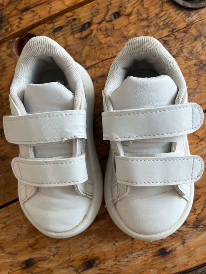 Baskets adidas 22. - photo numéro 3