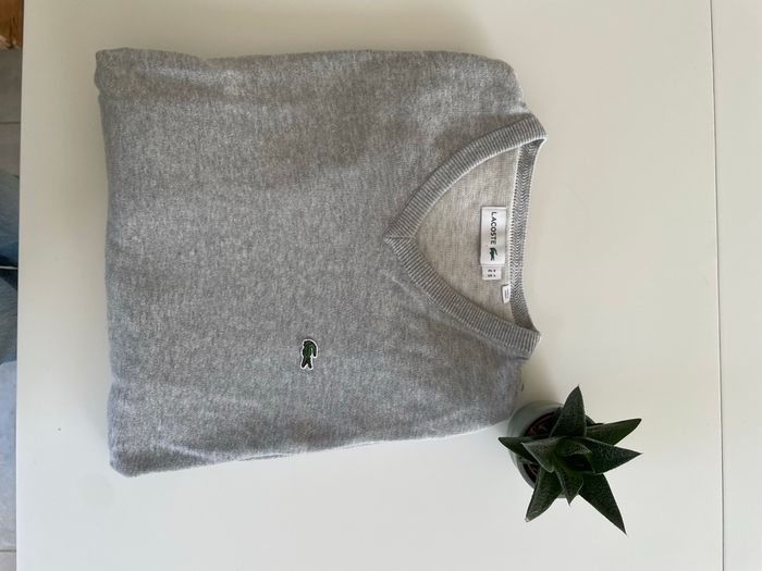 Sweat gris col V Lacoste taille L - photo numéro 2