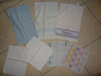 Lit de carrés  et  serviettes d'invités