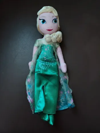 Disney Reine des Neiges Peluche Fever Elsa 25 cm