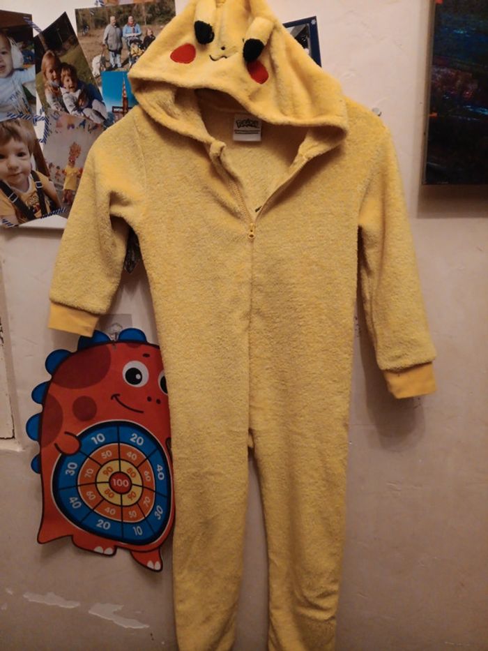 Combinaison pikachu t.6ans pas de vinted go