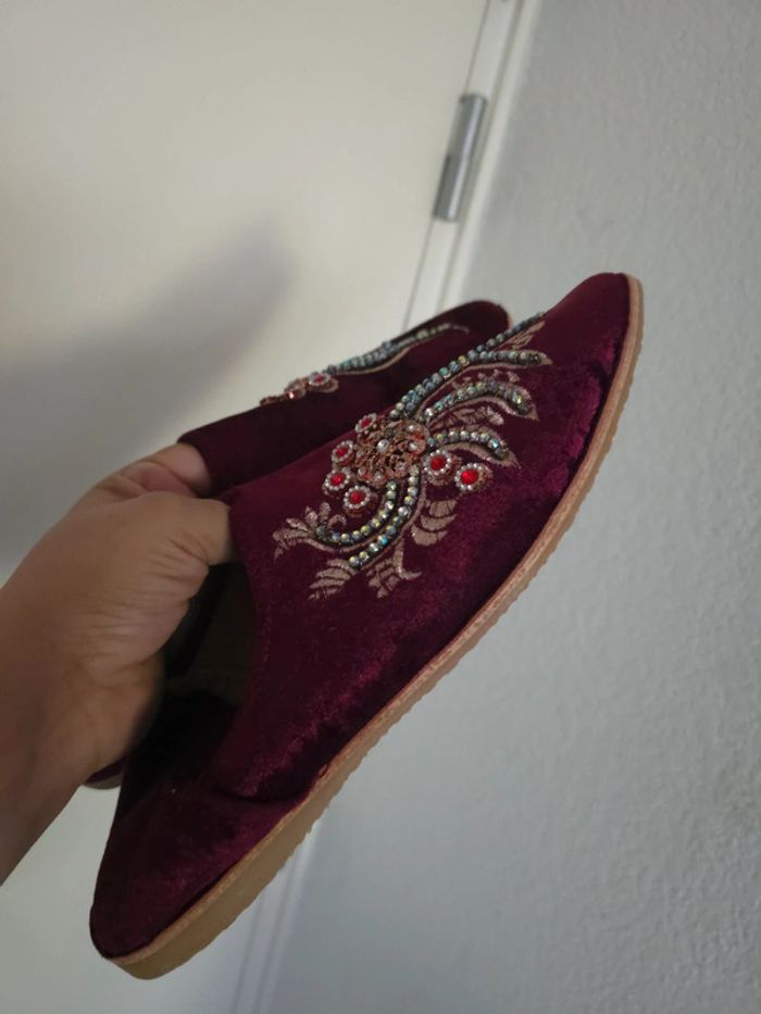 Babouches avec broderie et strass neufs - photo numéro 2