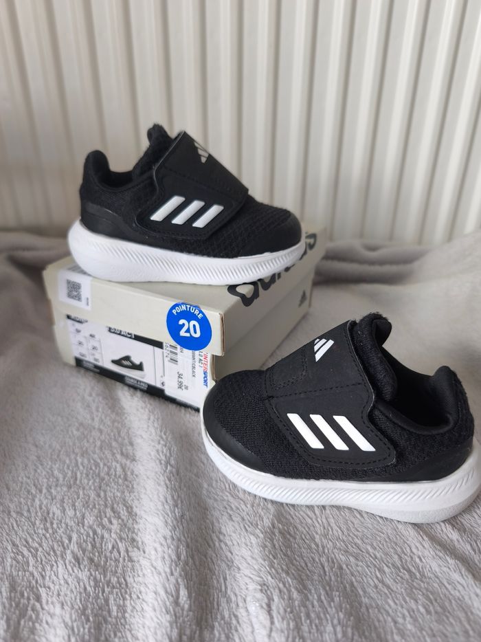 Chaussures Adidas bébé - photo numéro 3