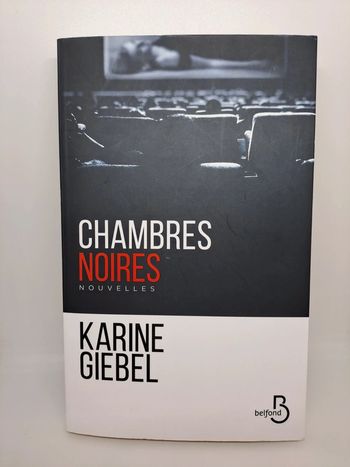 "Chambres noires", de Karine Giebel.
Belfond.
272 pages. 
ISBN : 978.2.7144.9425.2
