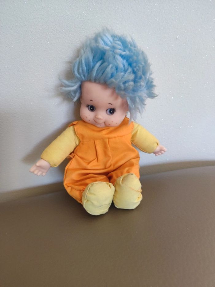 poupée cheveux laine bleu