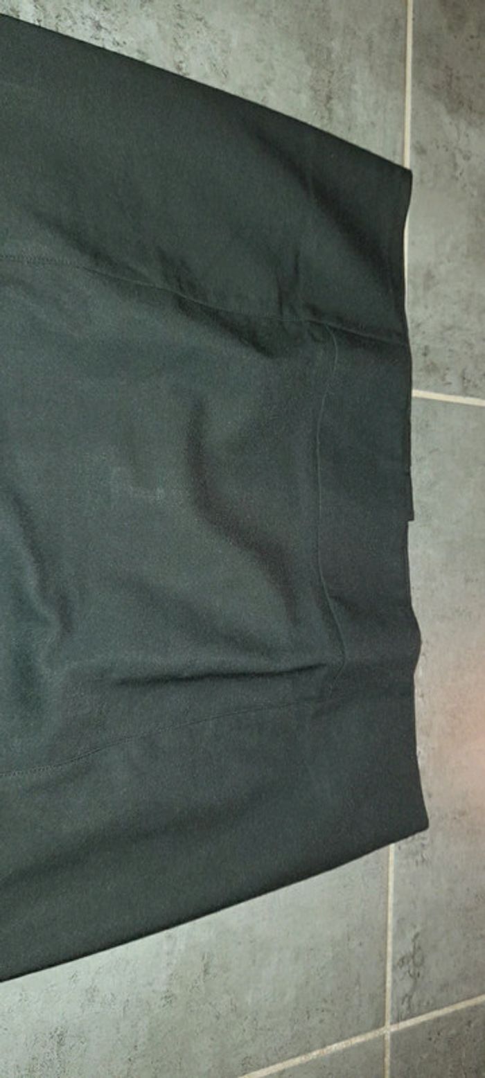 Jupe noire - photo numéro 2