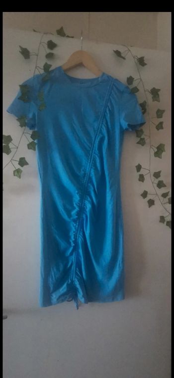 Robe moulante bleu retractable