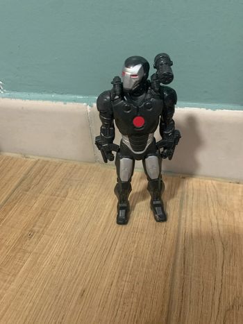 figurine iron man
