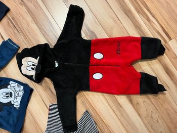 Lot vêtement 6 mois Disney