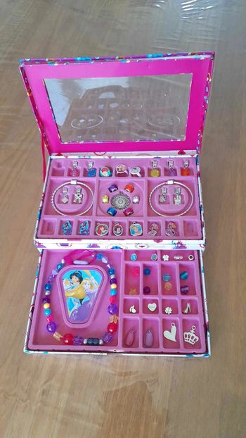 Coffret boîte à bijoux charms Princesses Disney