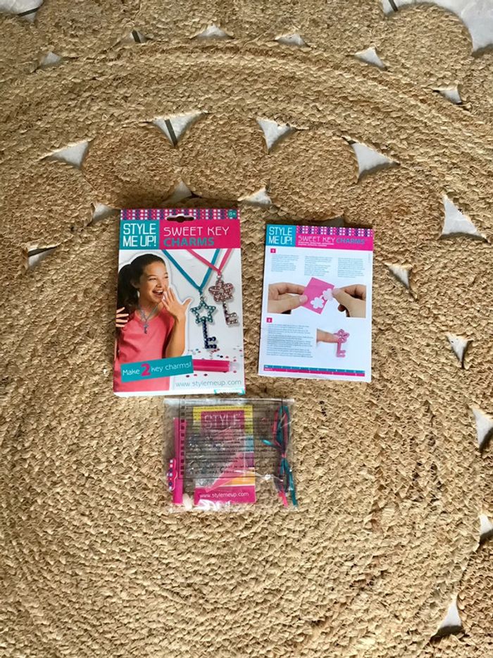 Kit créatif sweet key charms créer 2 colliers forme clefs avec strass