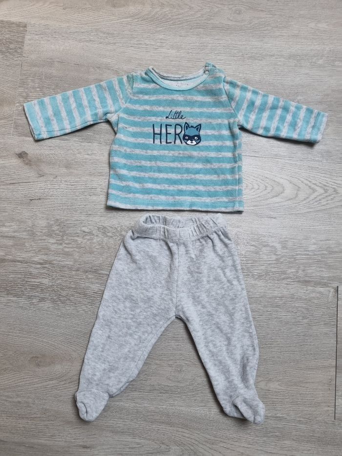 Pyjama Bébé 6 mois - Haut rayé "Little Hero" & Pantalon gris à pieds Tres Bonne Etat