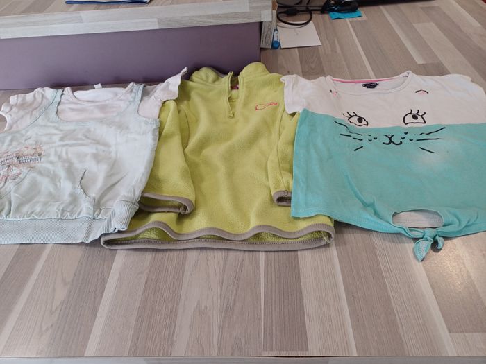 1 sweat et 2 tee shirts filles Taille 3 ans
